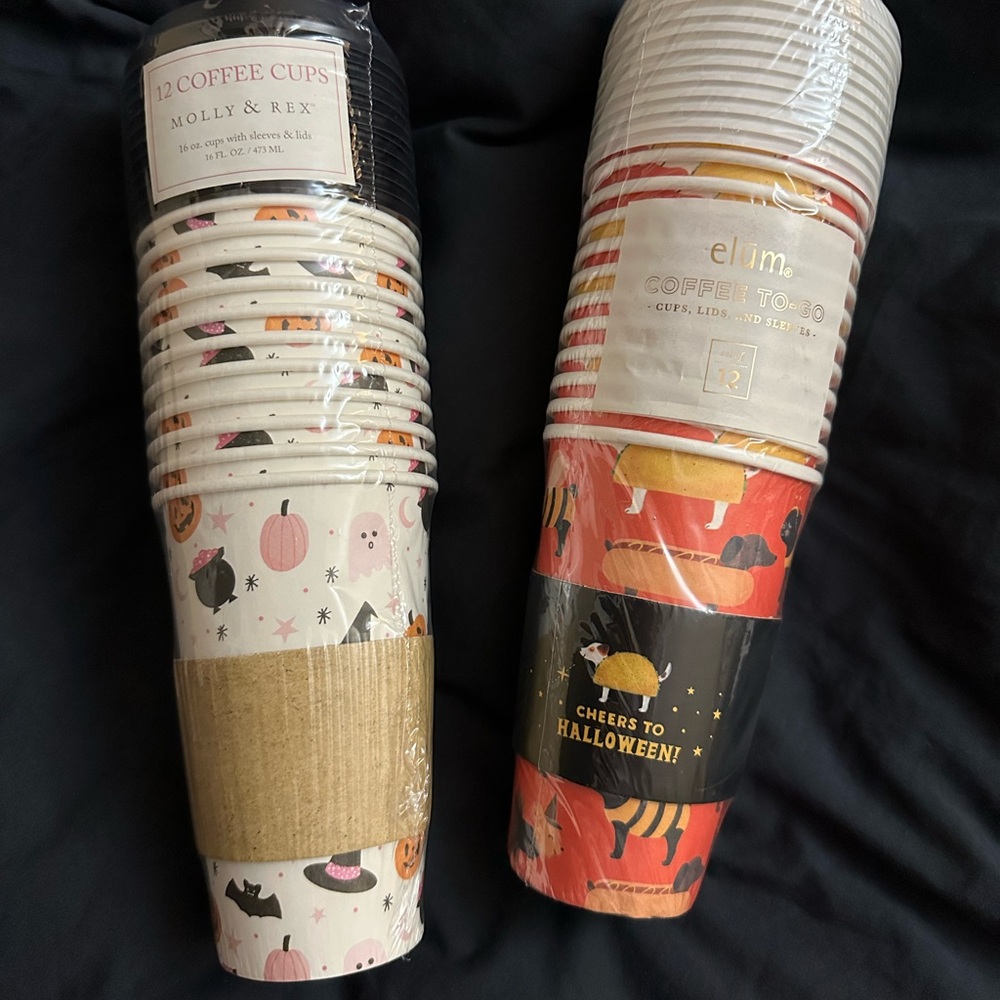 24 Halloween themed cups, lids and sleeves